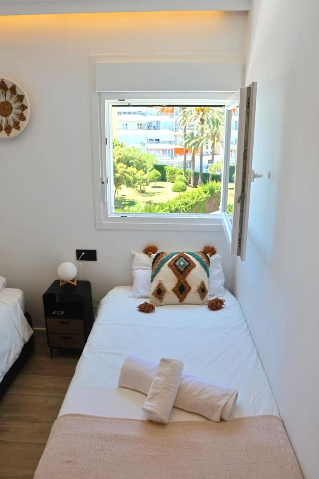 Apartamento Con Vistas Al Mar Cerca Del Puerto Benalmadena Exterior photo